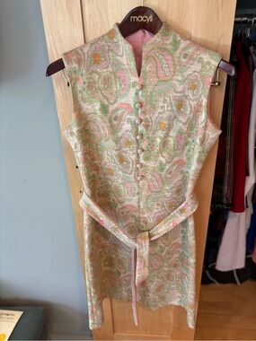 Vintage Sleeveless Paisley Mini Dress in Pink & Green with Mandarin Collar